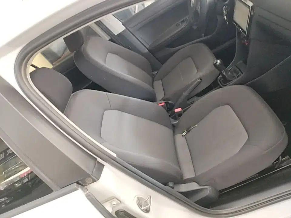 Volkswagen Jetta 2015 Value Edition 1.6L Manual Fashionable Style — миниатюра 10