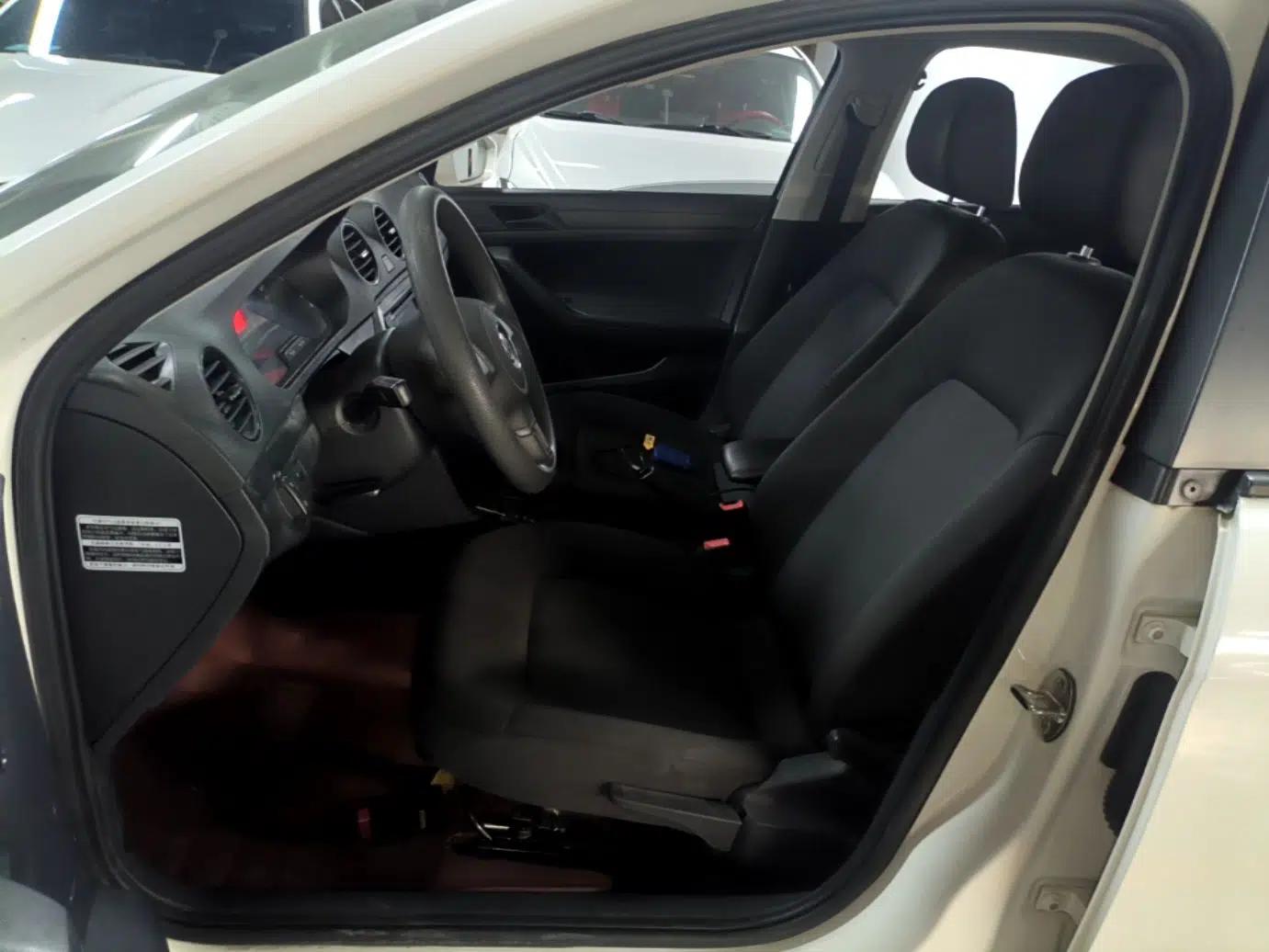 Volkswagen Jetta 2015 Value Edition 1.6L Manual Fashionable Style — миниатюра 18