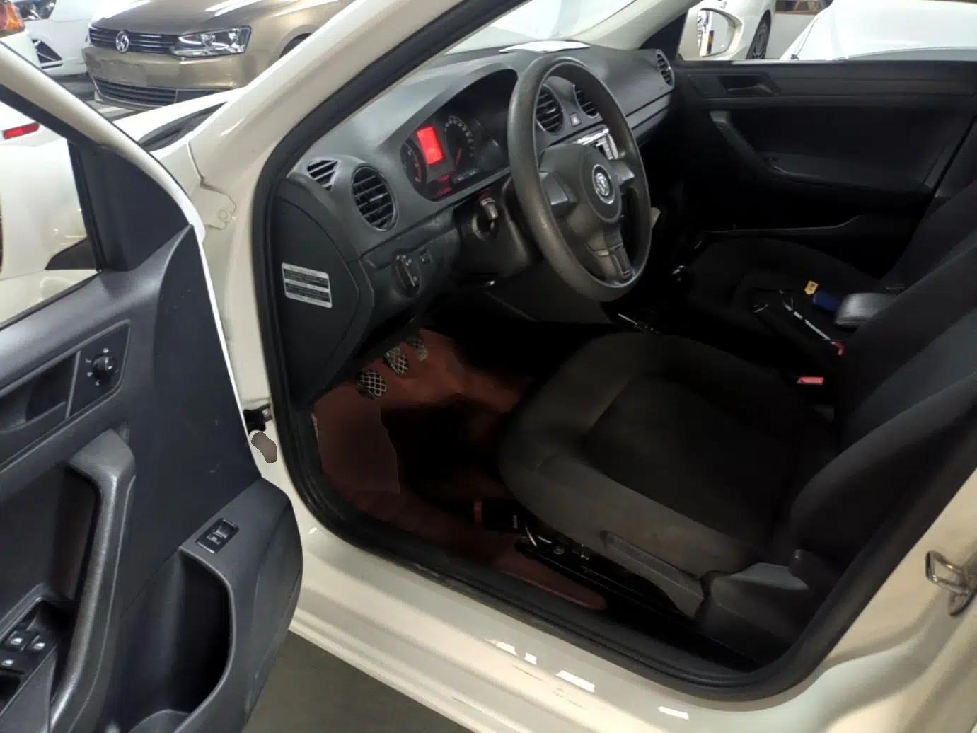 Volkswagen Jetta 2015 Value Edition 1.6L Manual Fashionable Style — миниатюра 19