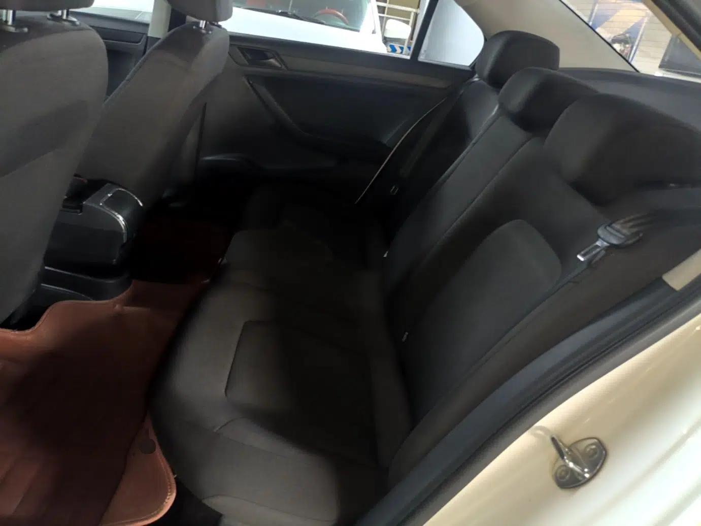 Volkswagen Jetta 2015 Value Edition 1.6L Manual Fashionable Style — миниатюра 20