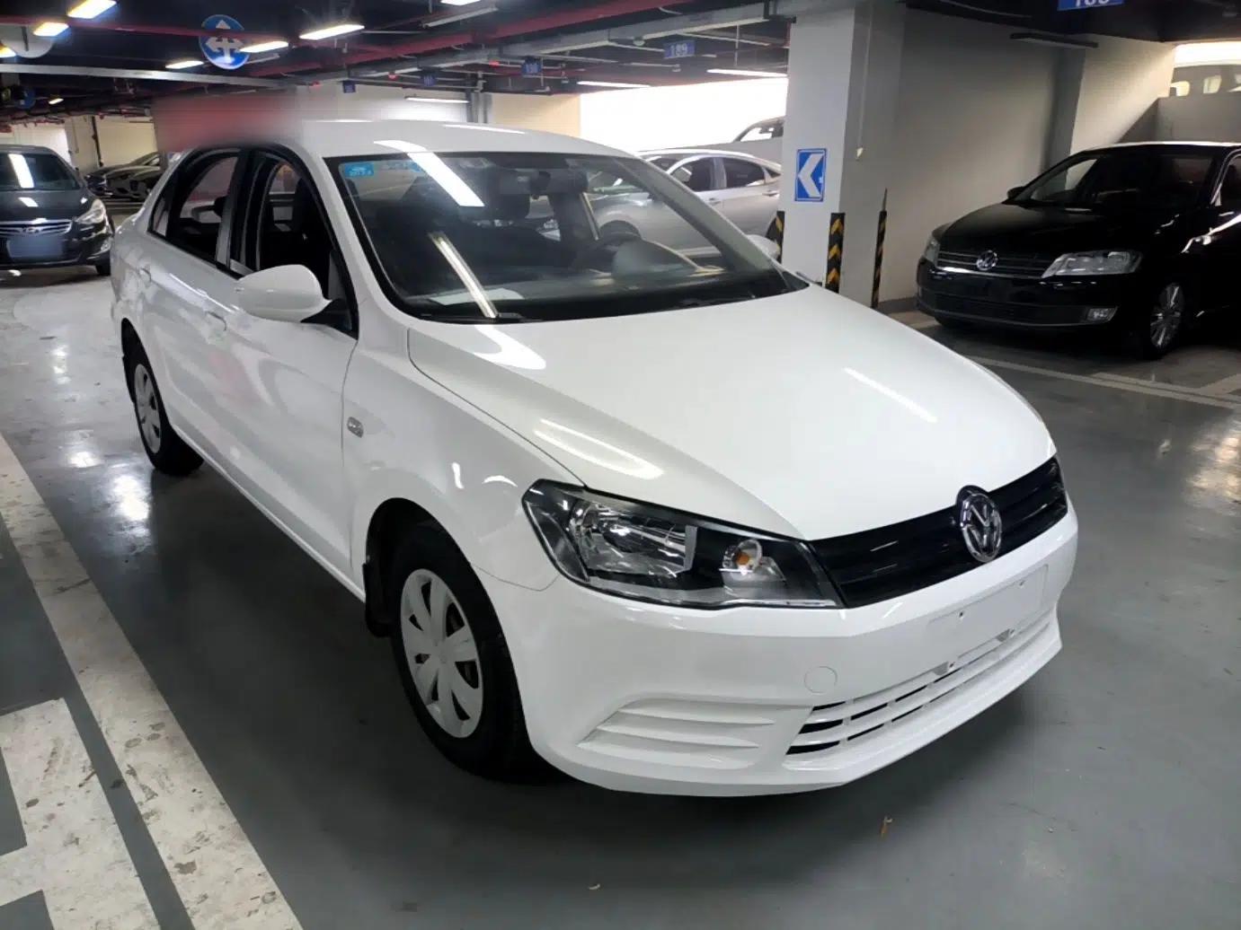 Volkswagen Jetta 2015 Value Edition 1.6L Manual Fashionable Style — миниатюра 3