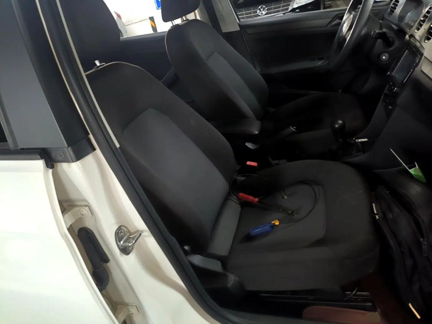 Volkswagen Jetta 2015 Value Edition 1.6L Manual Fashionable Style — миниатюра 23