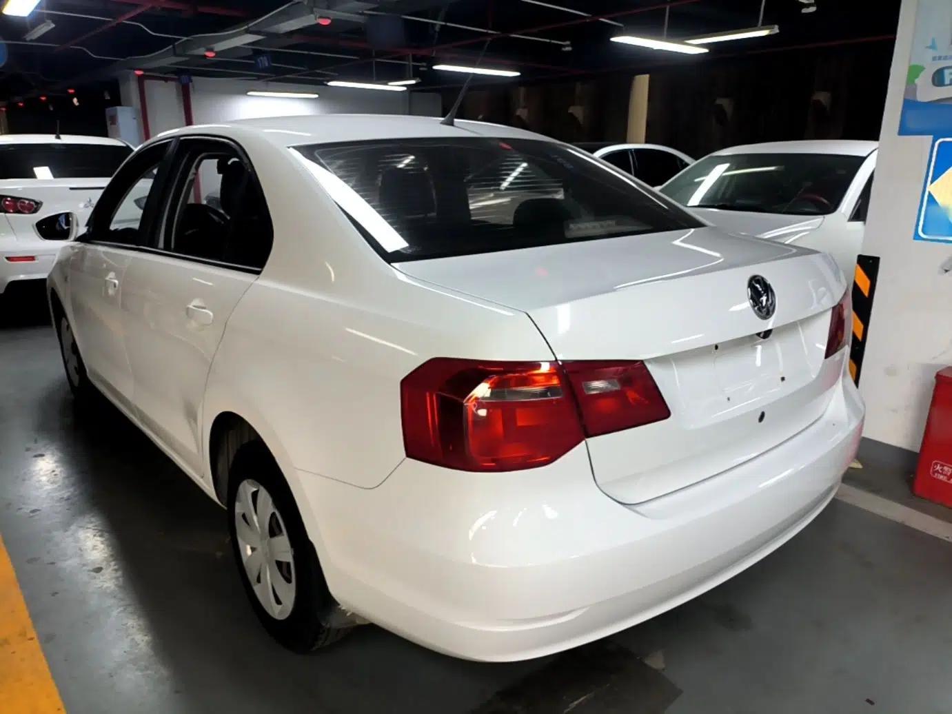Volkswagen Jetta 2015 Value Edition 1.6L Manual Fashionable Style — миниатюра 4