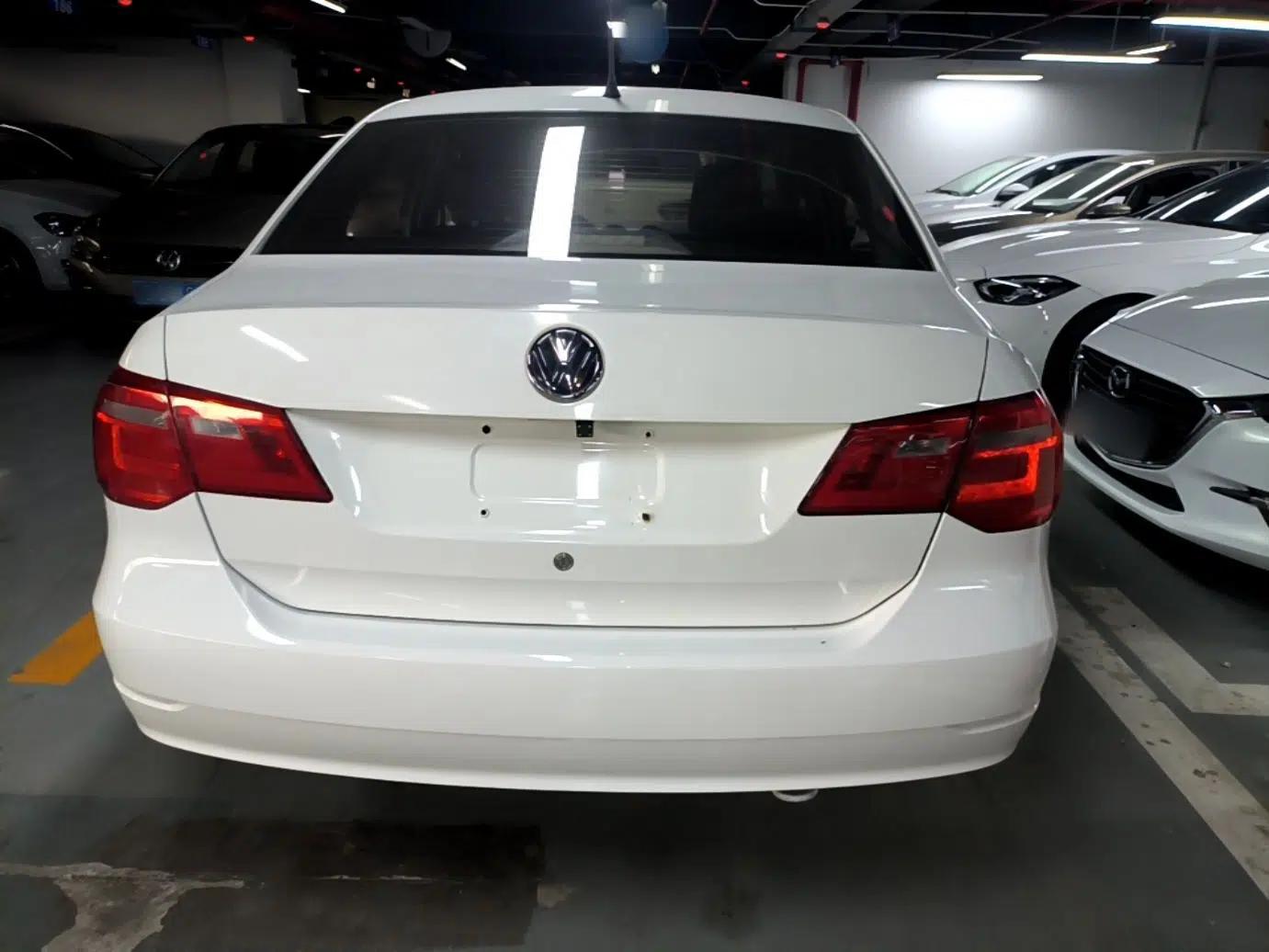 Volkswagen Jetta 2015 Value Edition 1.6L Manual Fashionable Style — миниатюра 5