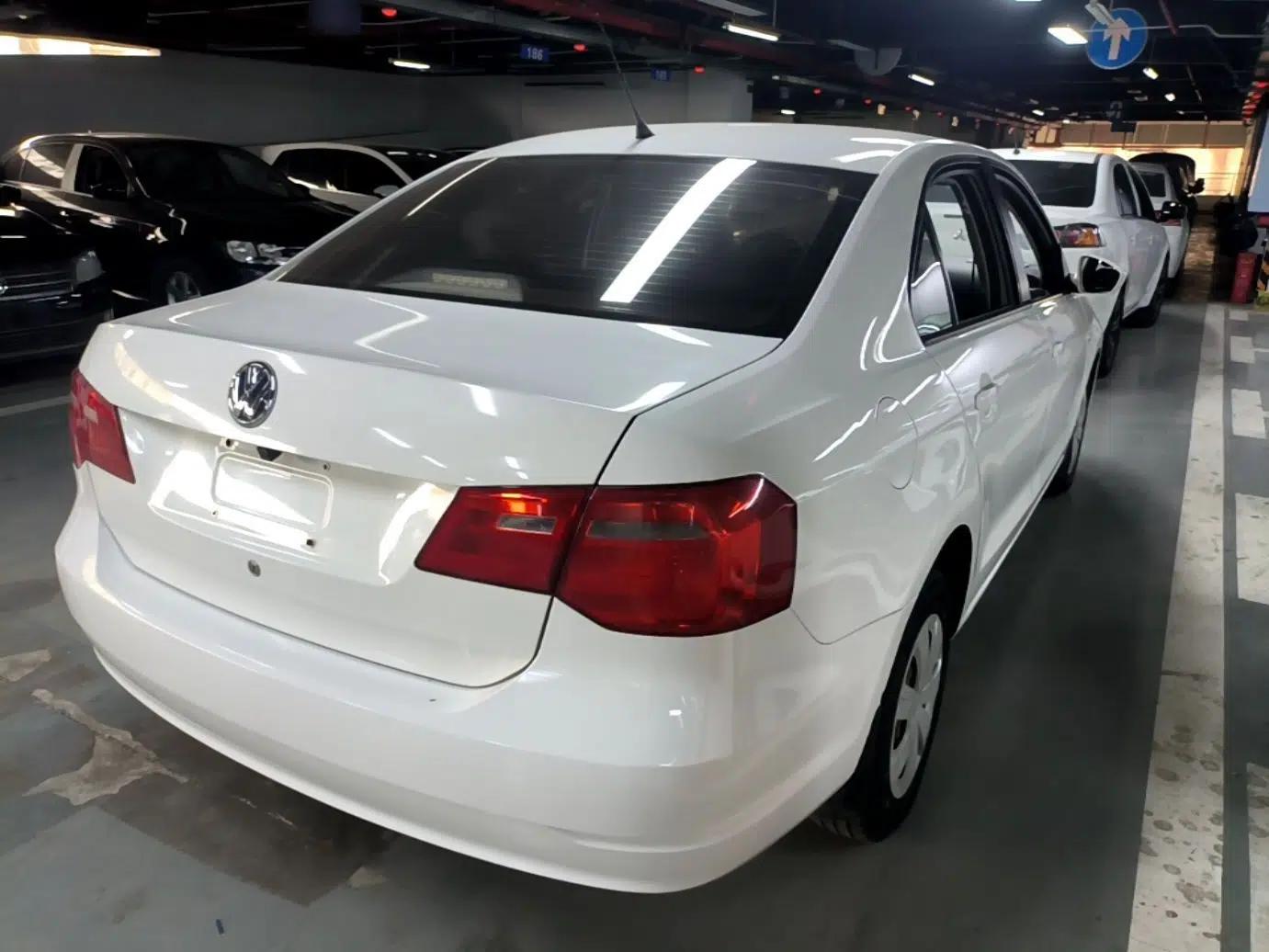 Volkswagen Jetta 2015 Value Edition 1.6L Manual Fashionable Style — миниатюра 6