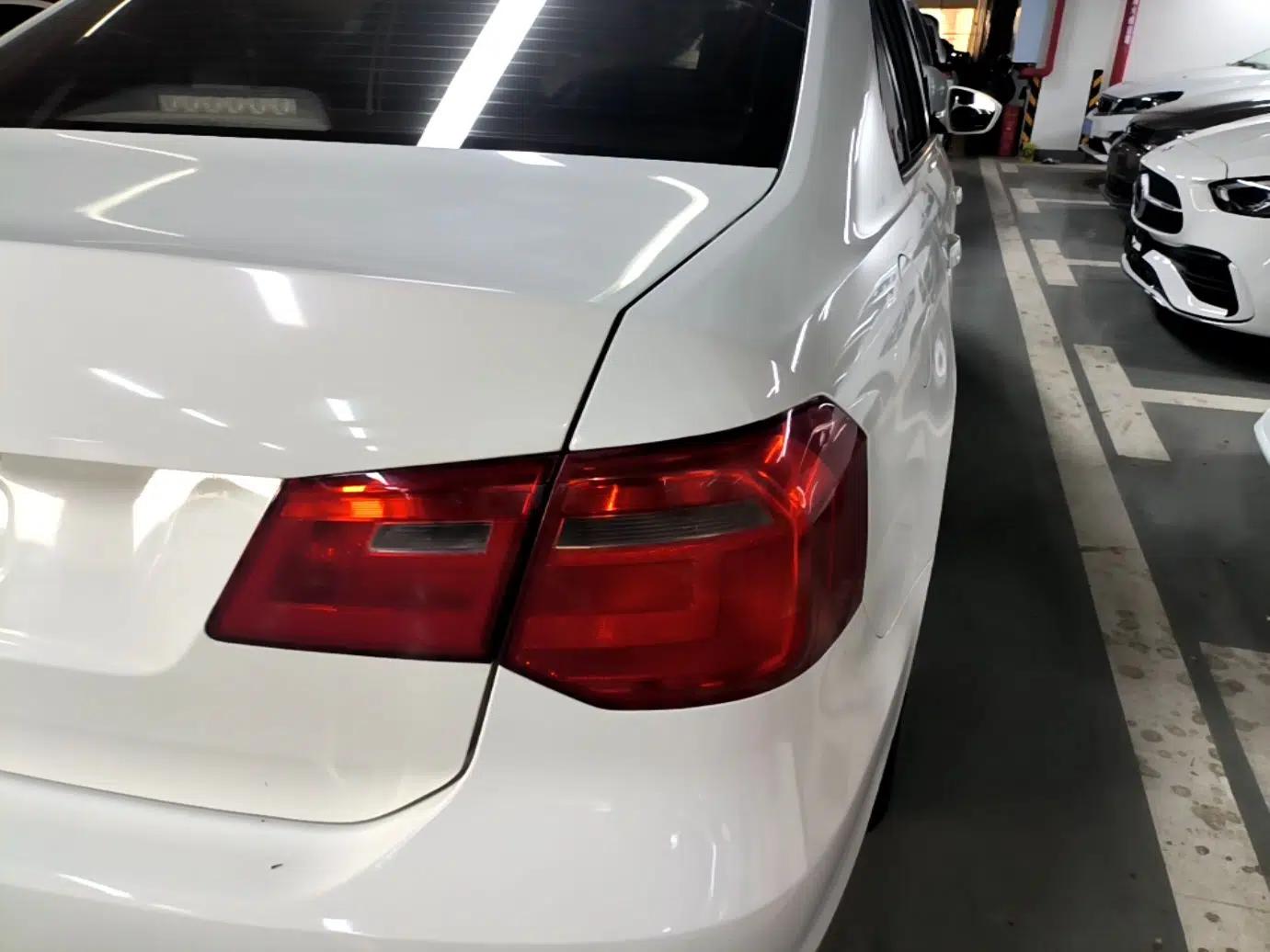 Volkswagen Jetta 2015 Value Edition 1.6L Manual Fashionable Style — миниатюра 7