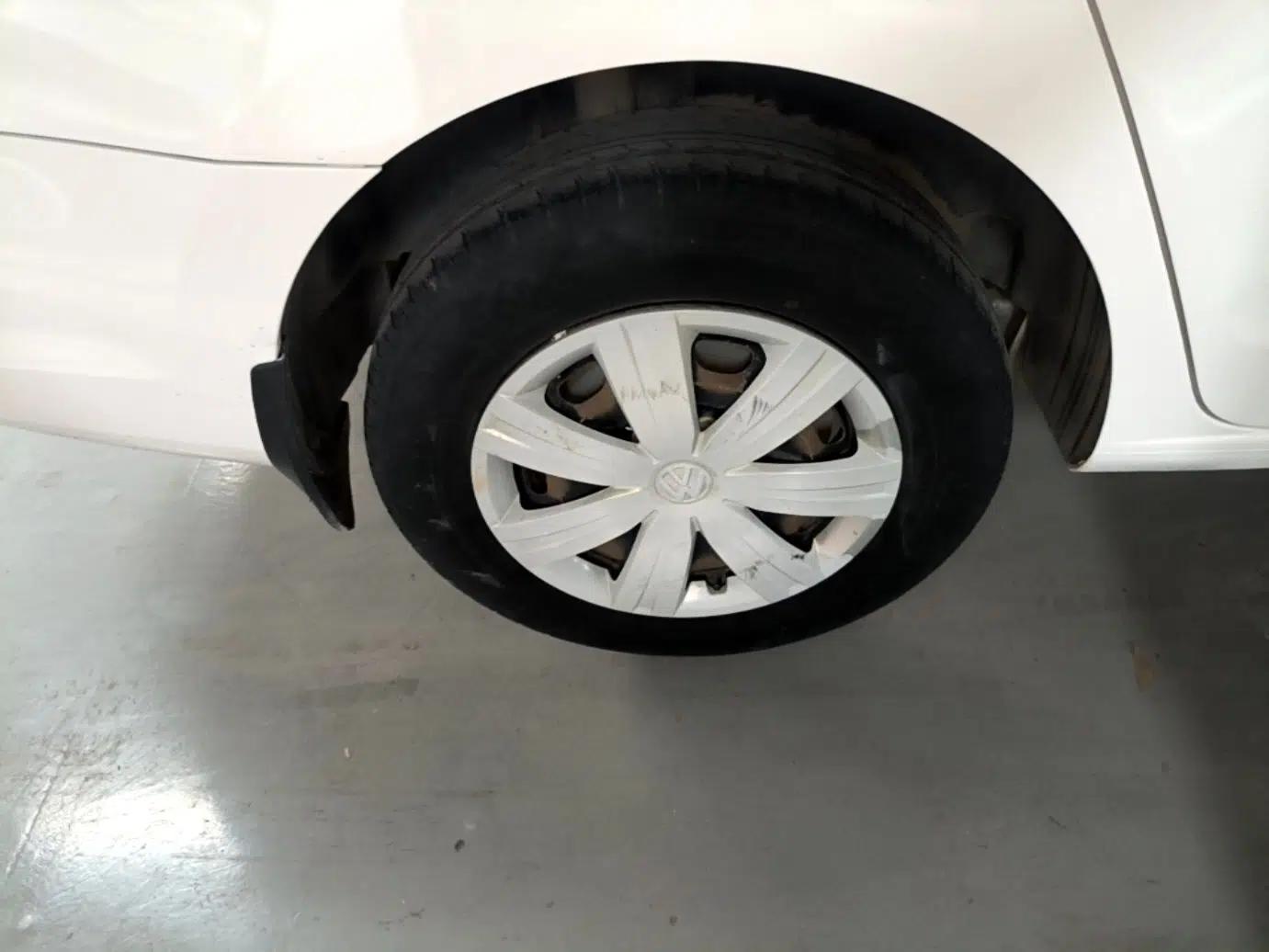 Volkswagen Jetta 2015 Value Edition 1.6L Manual Fashionable Style — миниатюра 10