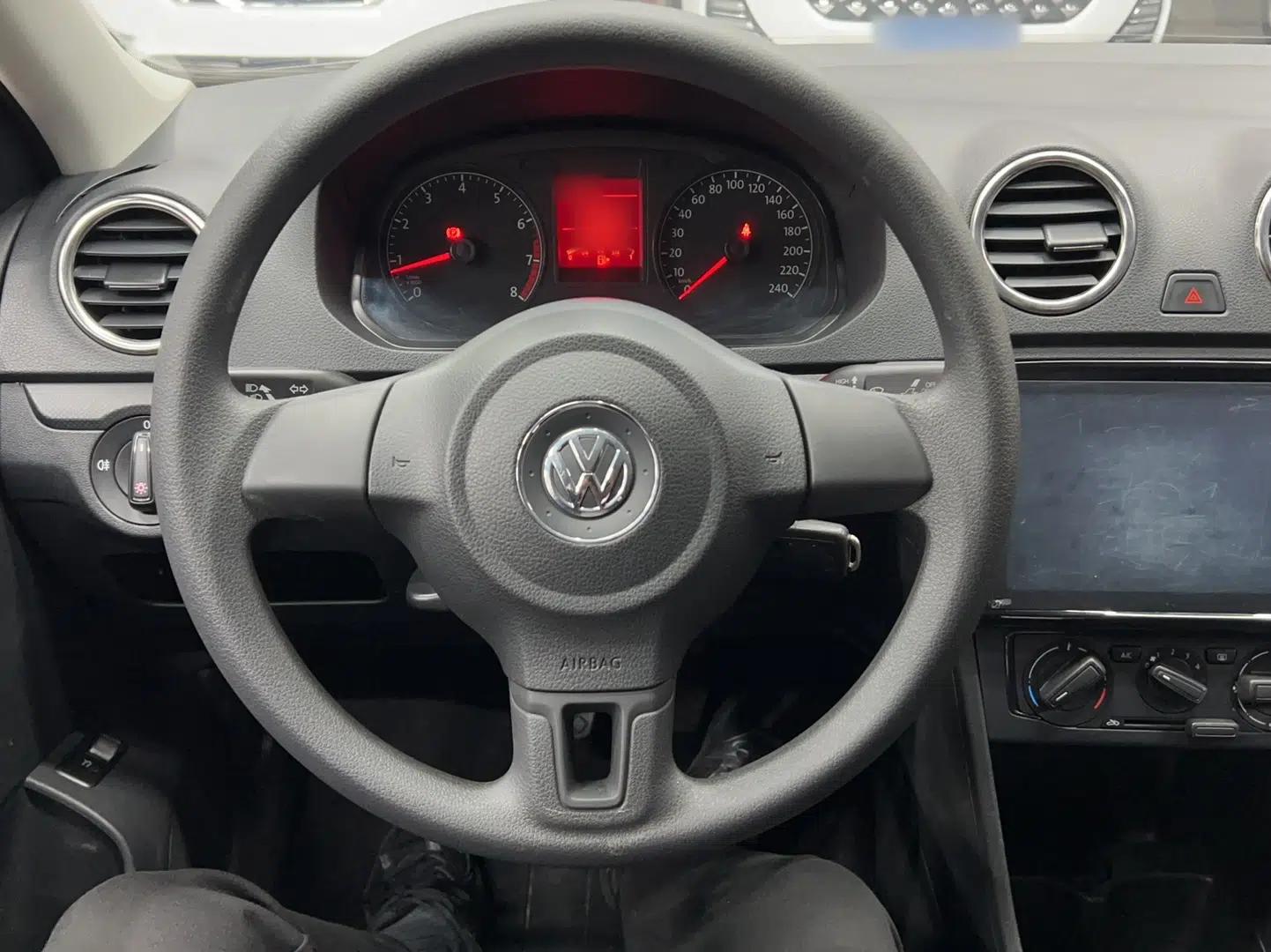 Volkswagen Jetta 2015 Zhuihui Edition 1.4L Manual Fashion Model — миниатюра 11