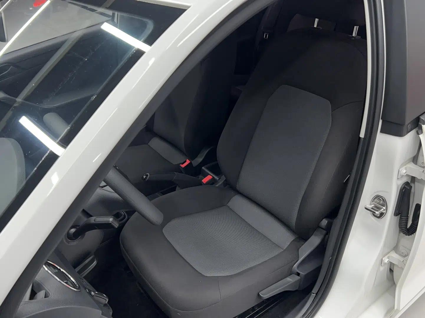 Volkswagen Jetta 2015 Zhuihui Edition 1.4L Manual Fashion Model — миниатюра 15