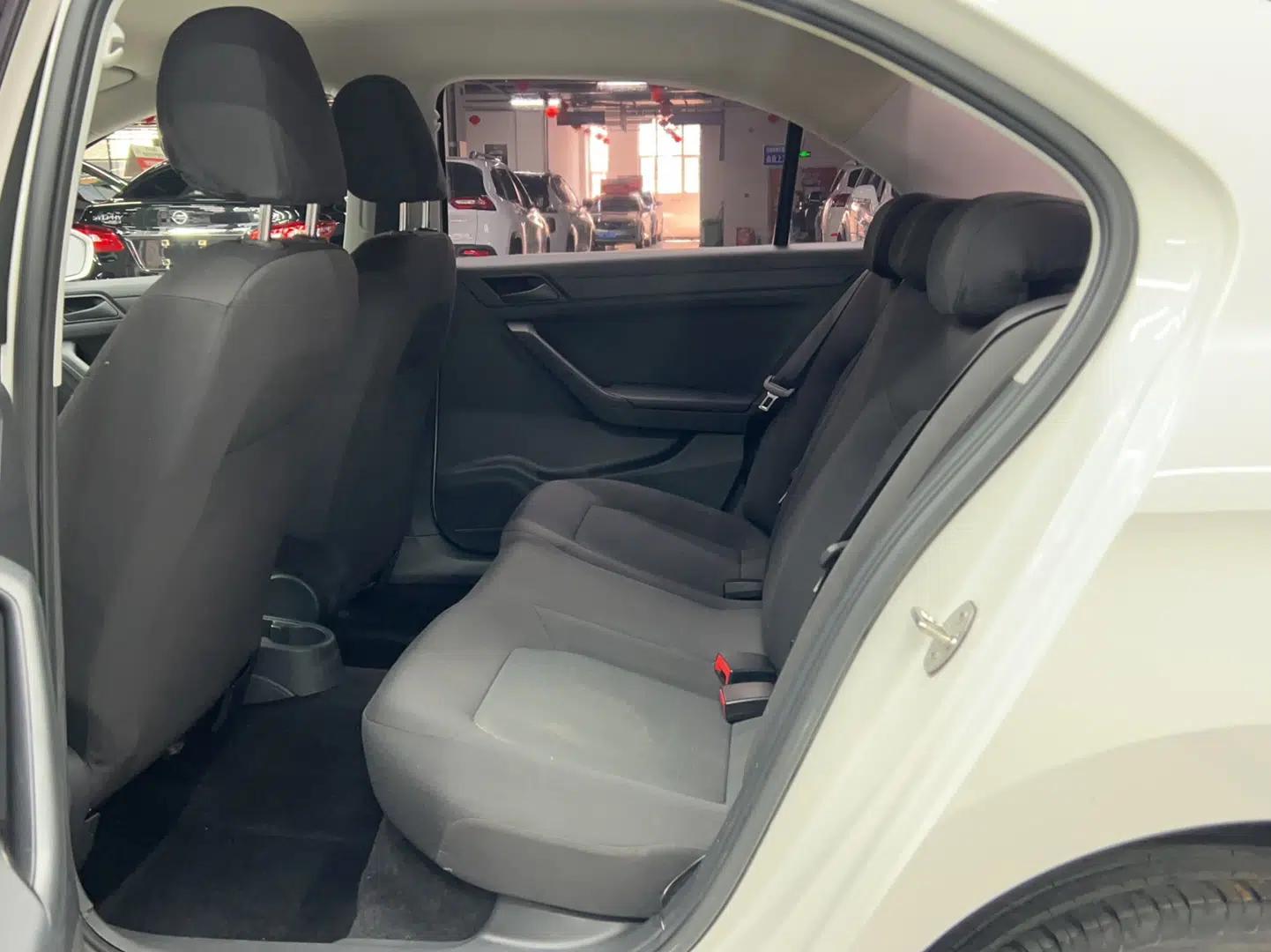Volkswagen Jetta 2015 Zhuihui Edition 1.4L Manual Fashion Model — миниатюра 17