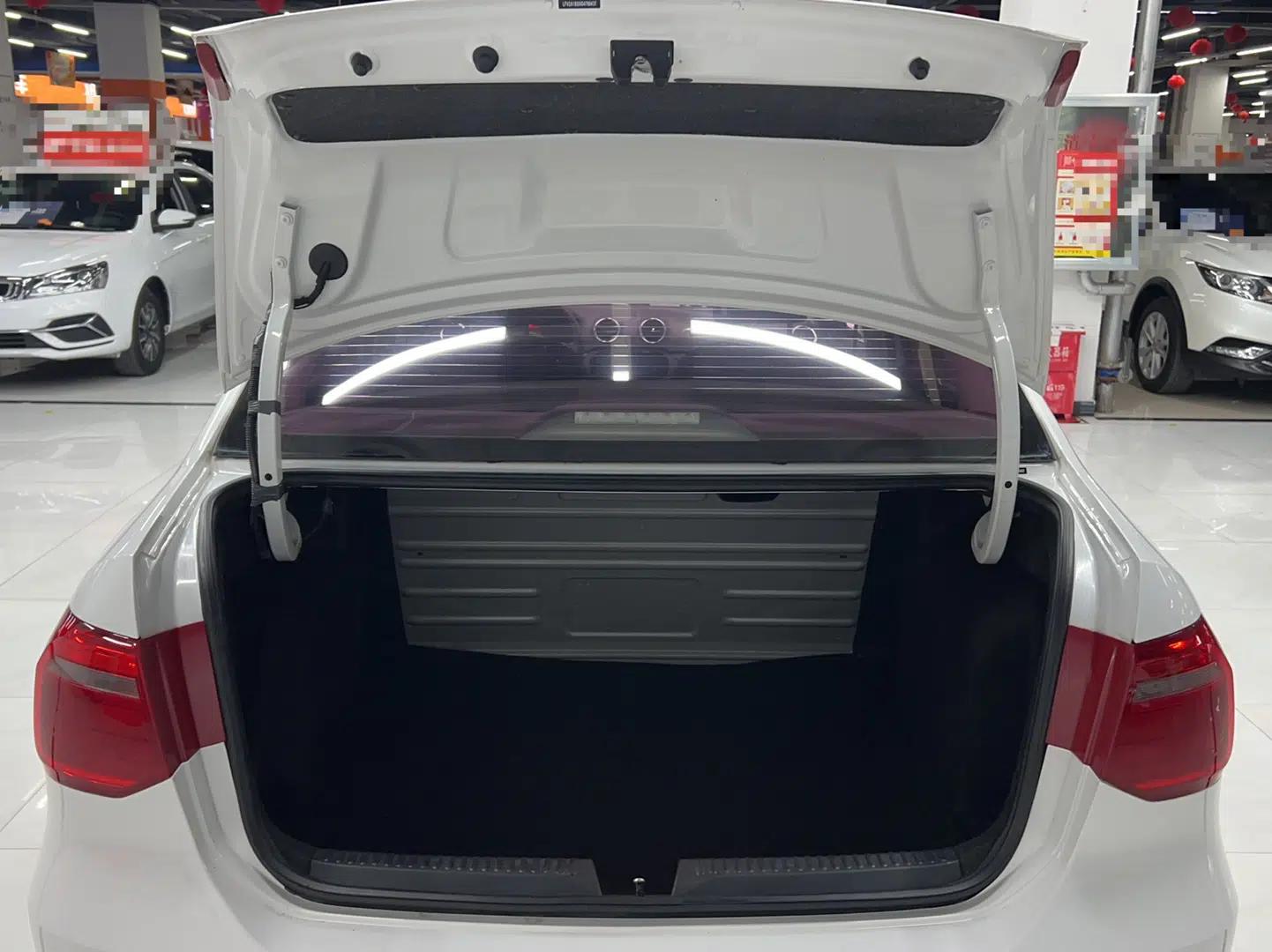Volkswagen Jetta 2015 Zhuihui Edition 1.4L Manual Fashion Model — миниатюра 19