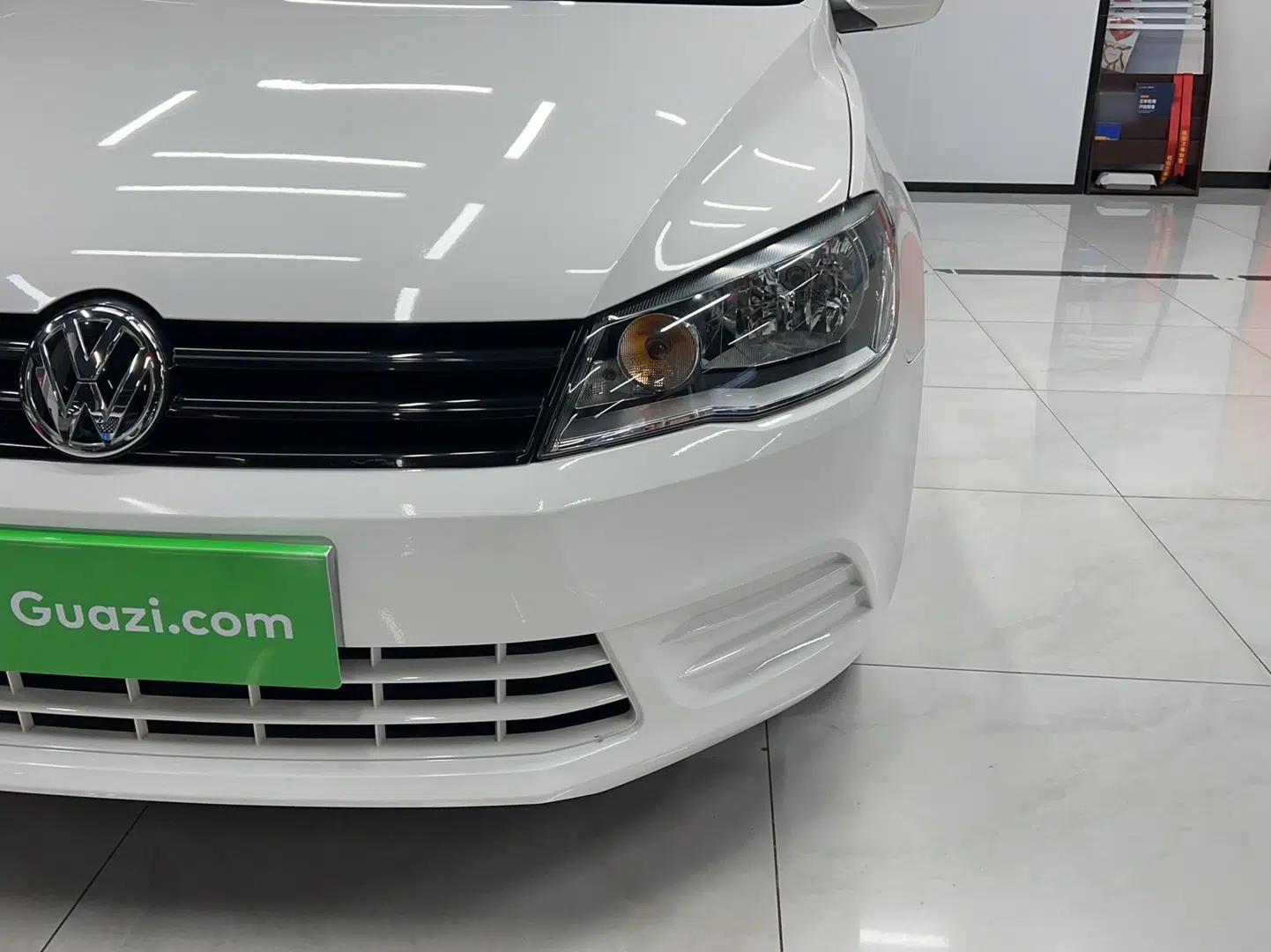 Volkswagen Jetta 2015 Zhuihui Edition 1.4L Manual Fashion Model — миниатюра 3