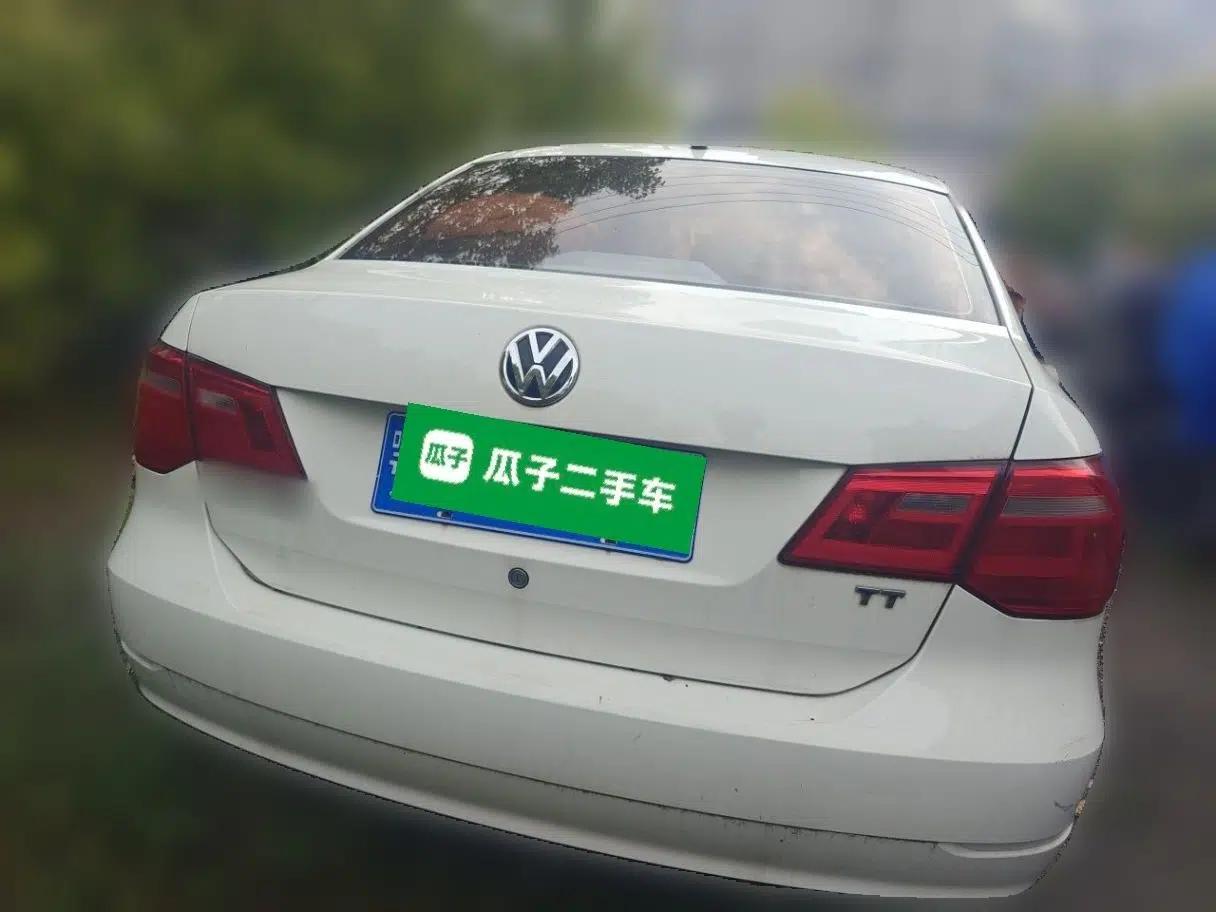 Volkswagen Jetta 2015 1.6L Manual Fashion Edition — миниатюра 20