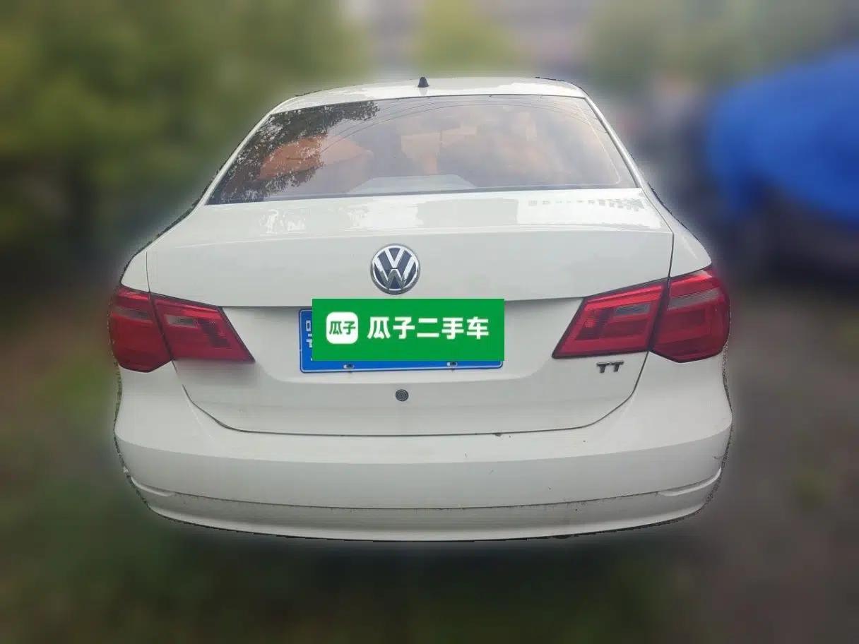Volkswagen Jetta 2015 1.6L Manual Fashion Edition — миниатюра 5