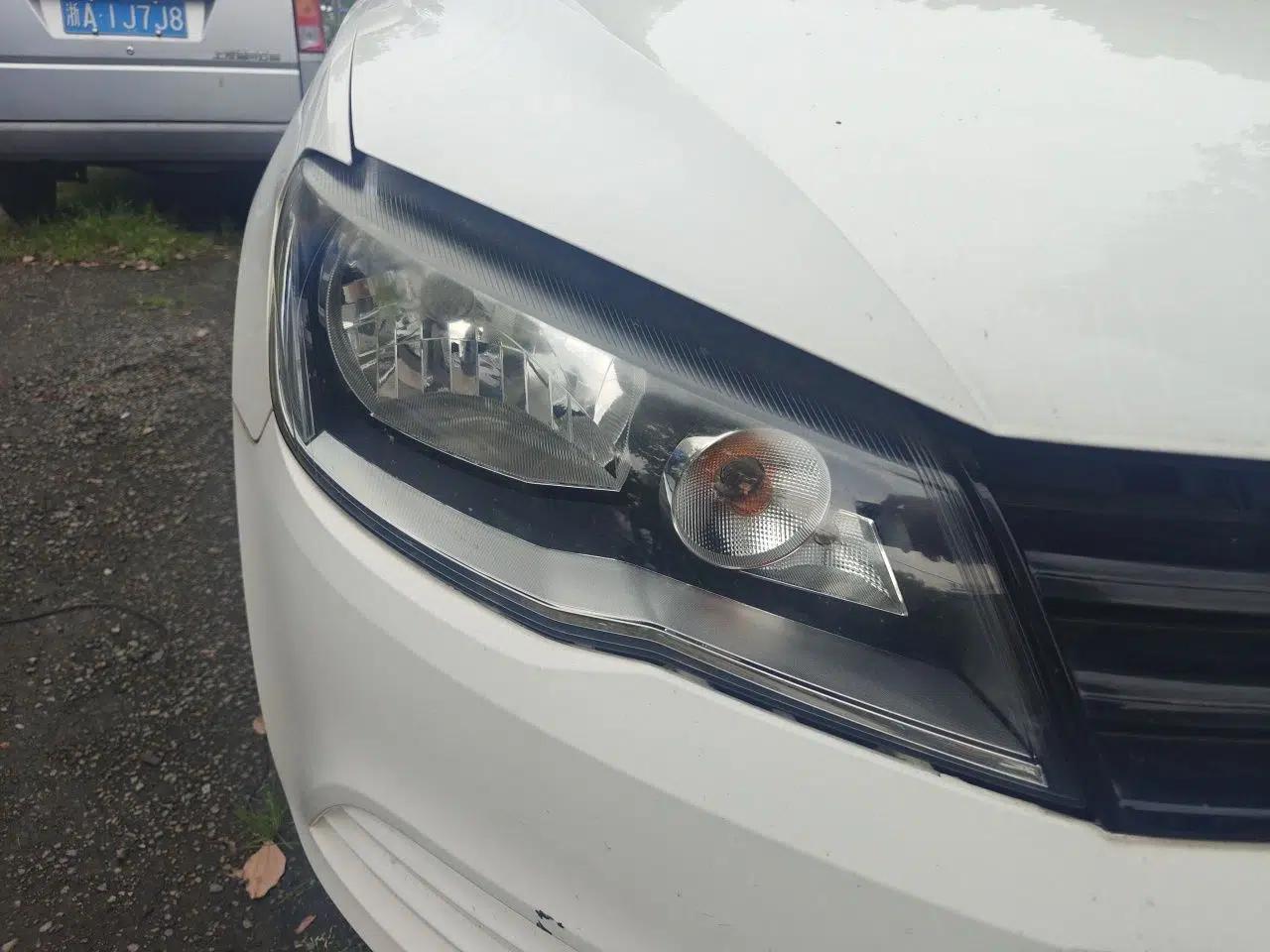 Volkswagen Jetta 2015 1.6L Manual Fashion Edition — миниатюра 7