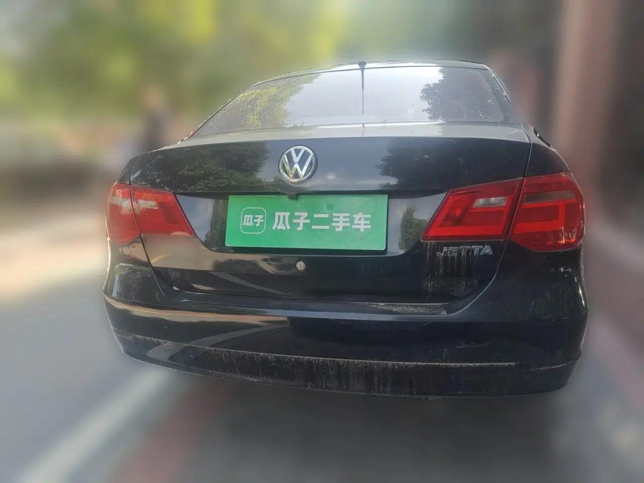 Volkswagen Jetta 2015 Value Edition 1.6L Manual Fashionable Style — миниатюра 5