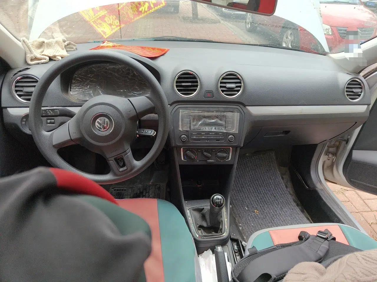 Volkswagen Jetta 2013 1.6L Manual Comfort Model — миниатюра 18
