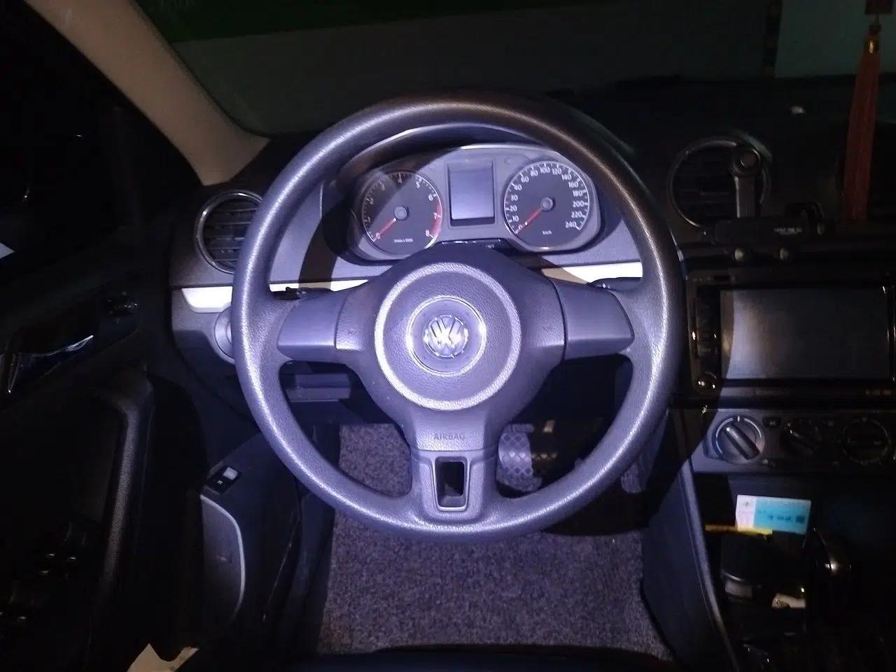 Volkswagen Jetta 2013 1.6L Automatic Comfort Model — миниатюра 11
