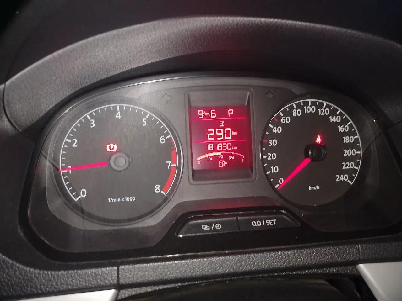 Volkswagen Jetta 2013 1.6L Automatic Comfort Model — миниатюра 12