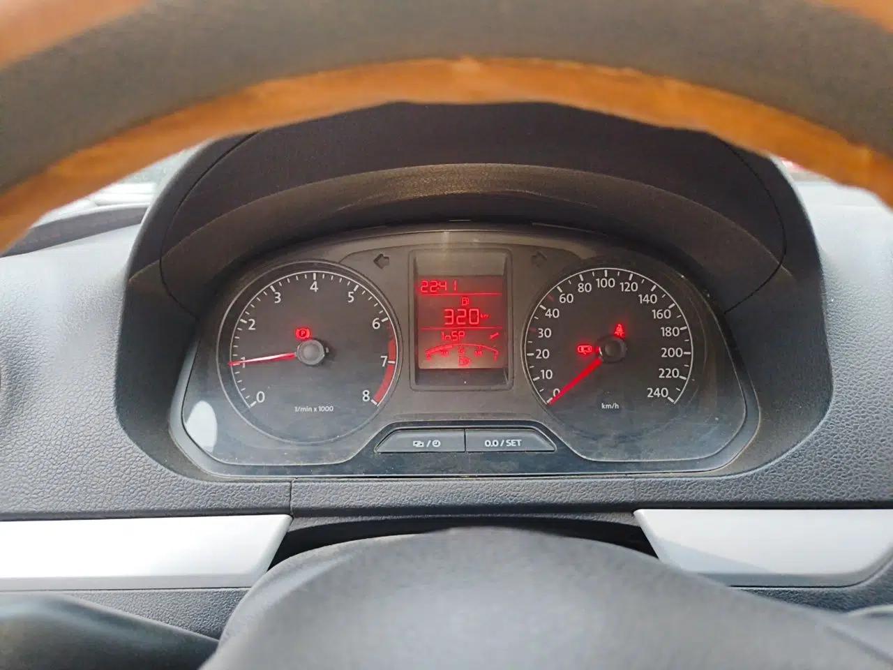 Volkswagen Jetta 2013 1.4L Manual Comfort Model — миниатюра 12