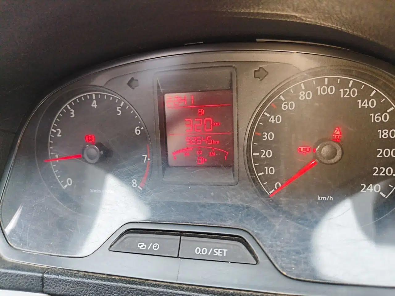 Volkswagen Jetta 2013 1.4L Manual Comfort Model — миниатюра 13