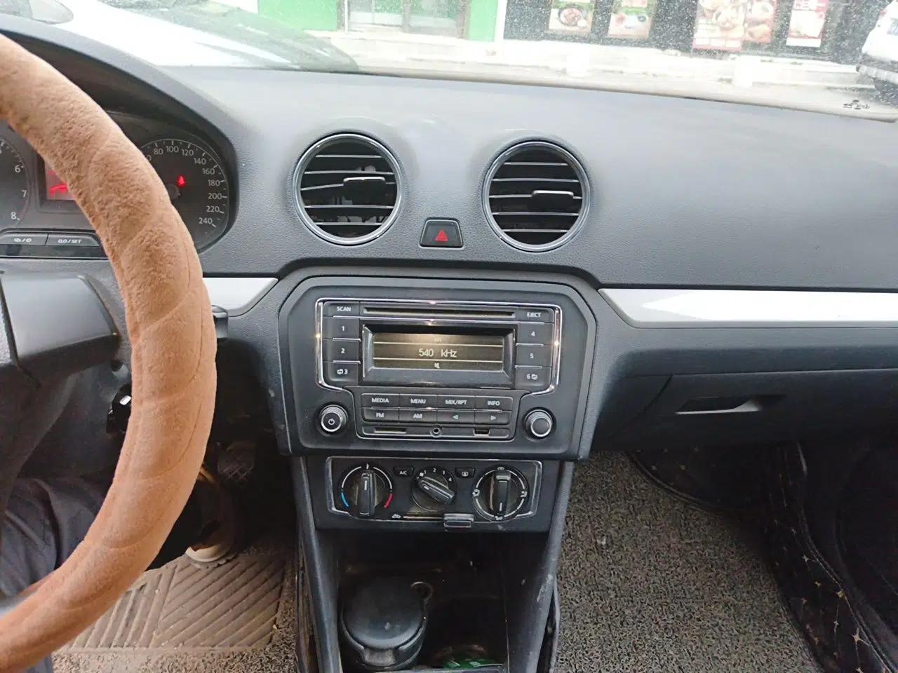 Volkswagen Jetta 2013 1.4L Manual Comfort Model — миниатюра 14