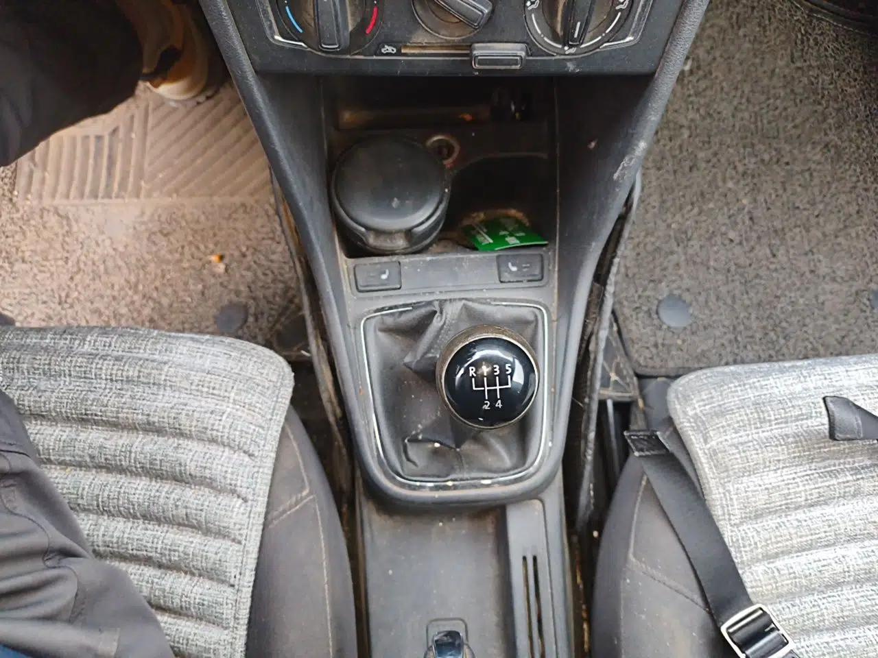 Volkswagen Jetta 2013 1.4L Manual Comfort Model — миниатюра 15
