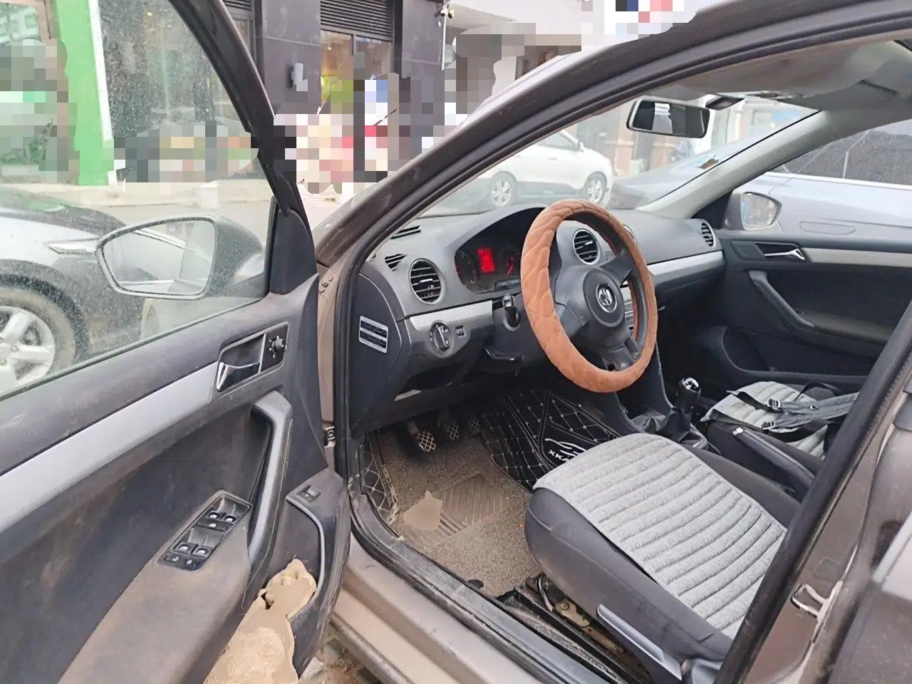 Volkswagen Jetta 2013 1.4L Manual Comfort Model — миниатюра 17