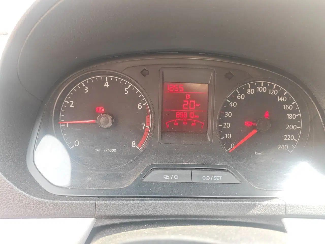Volkswagen Jetta 2013 1.6L Manual Comfort Model — миниатюра 12