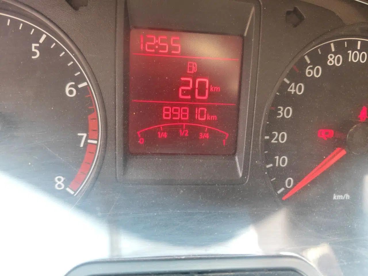 Volkswagen Jetta 2013 1.6L Manual Comfort Model — миниатюра 13