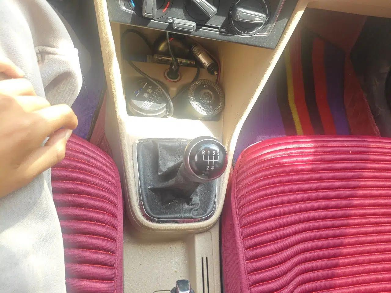 Volkswagen Jetta 2013 1.6L Manual Comfort Model — миниатюра 15