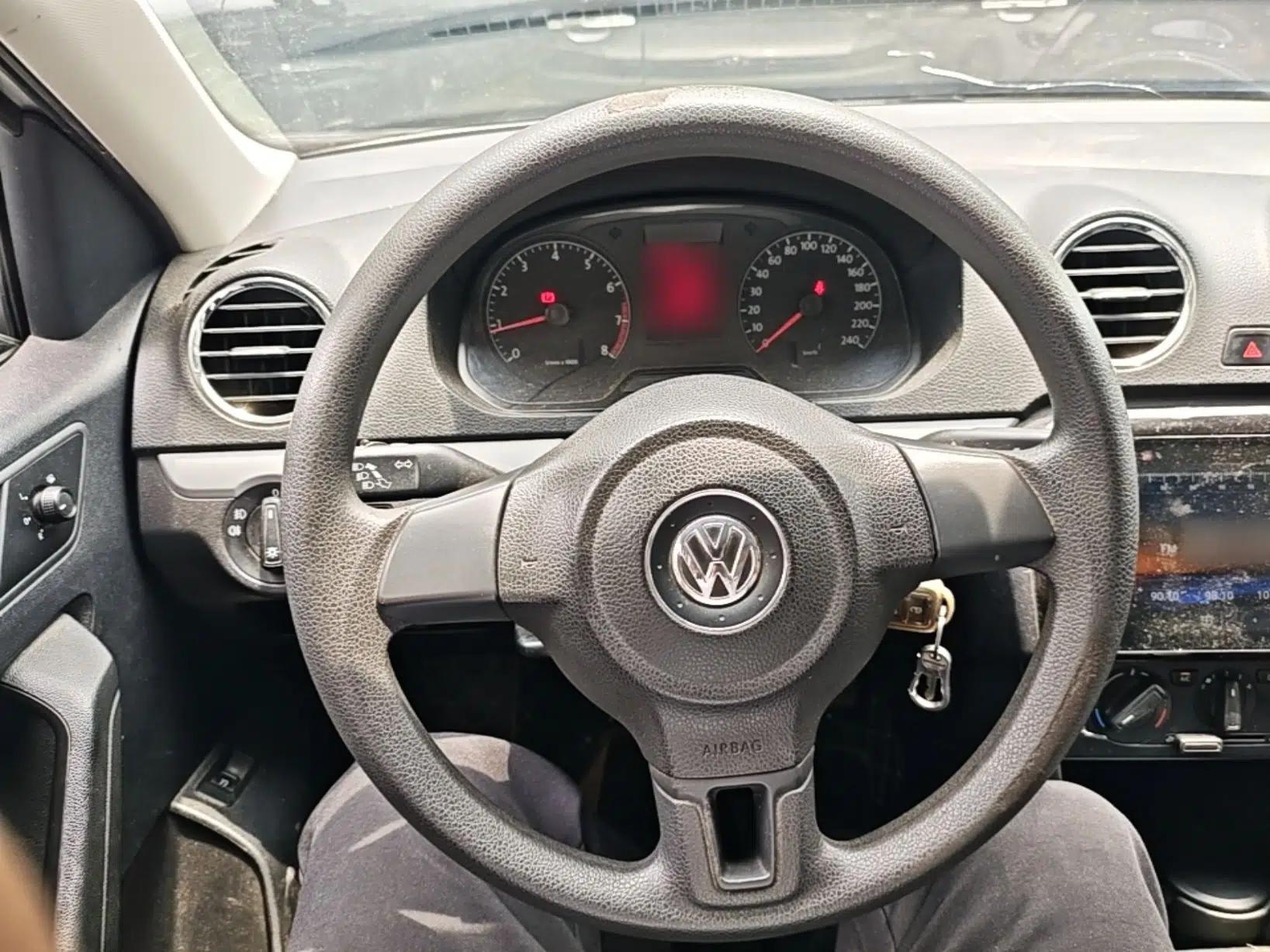 Volkswagen Jetta 2015 1.6L Manual Comfort Model — миниатюра 14