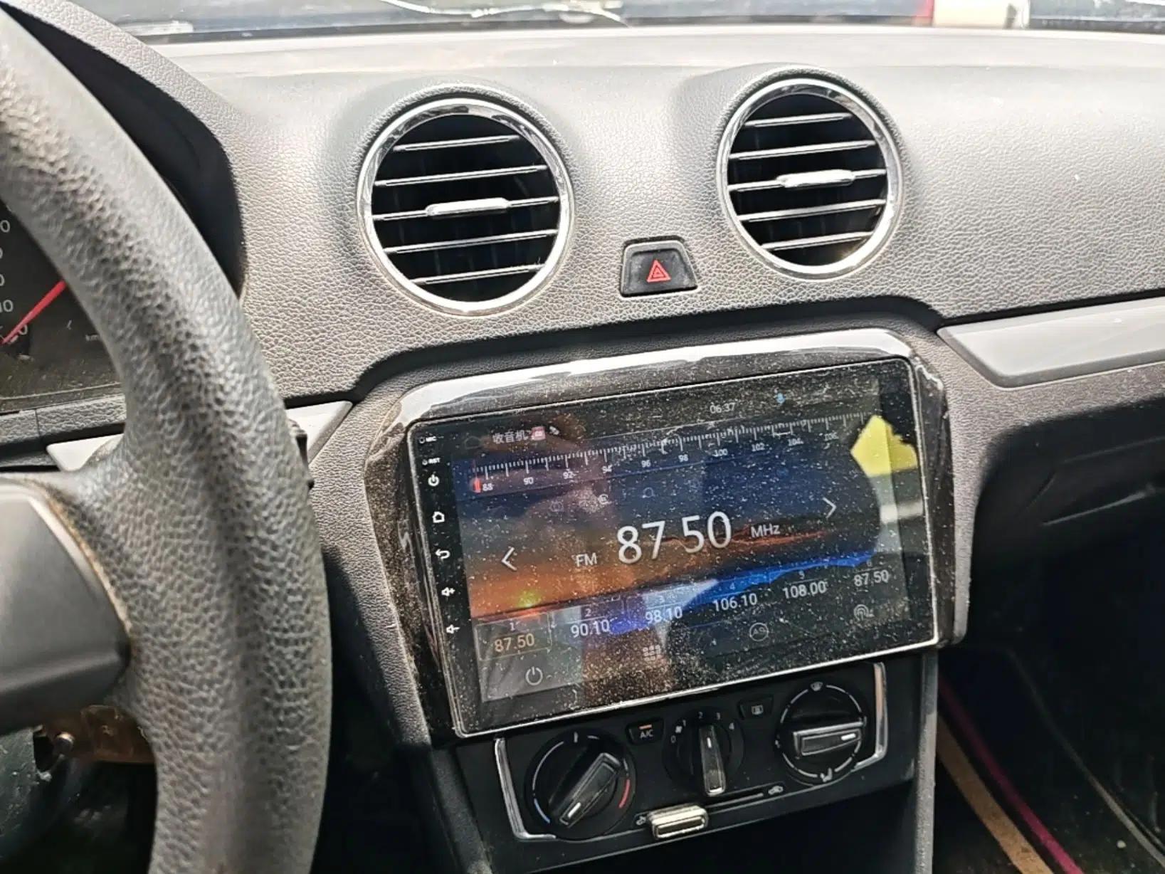 Volkswagen Jetta 2015 1.6L Manual Comfort Model — миниатюра 16