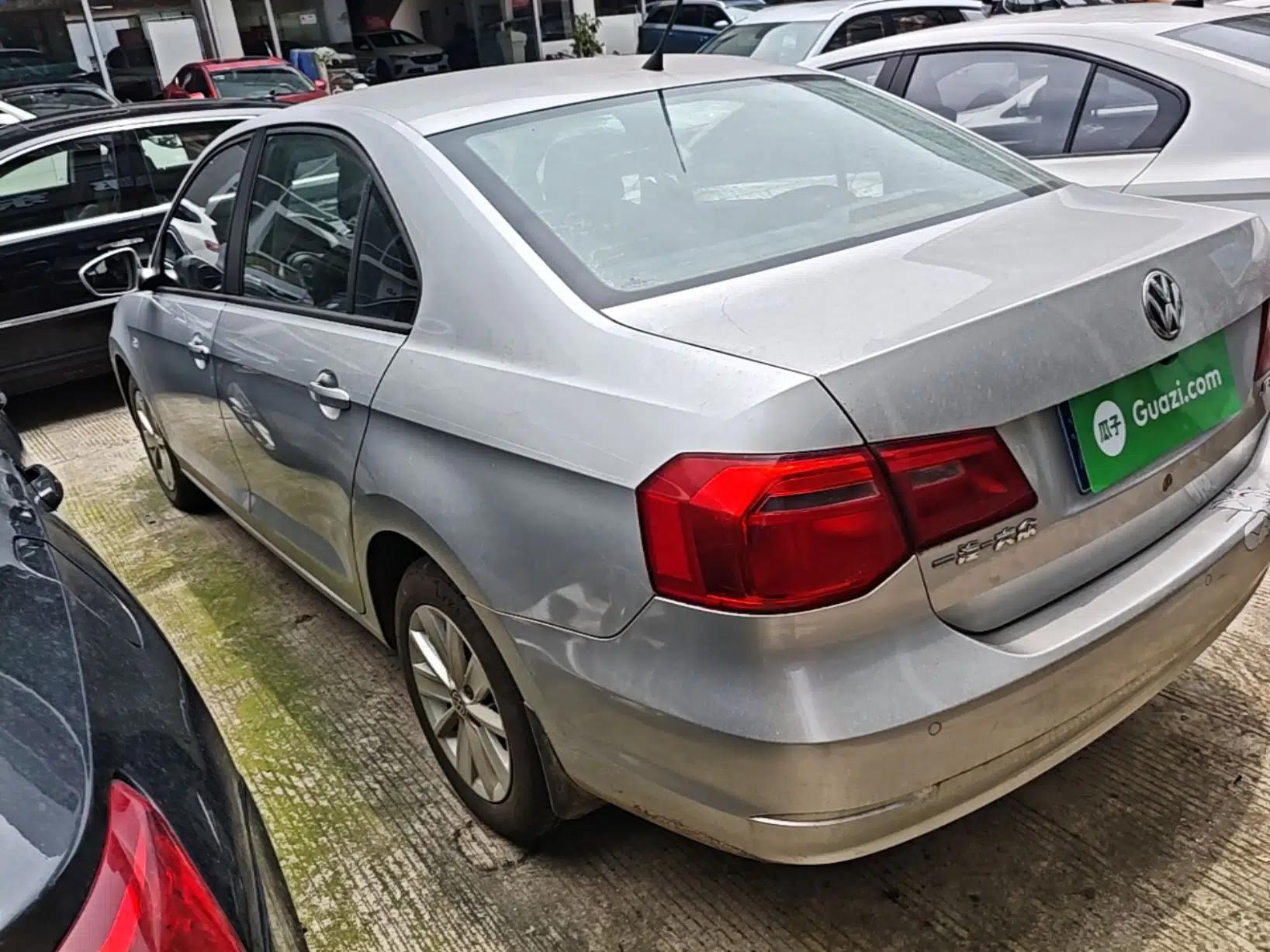 Volkswagen Jetta 2015 1.6L Manual Comfort Model — миниатюра 4