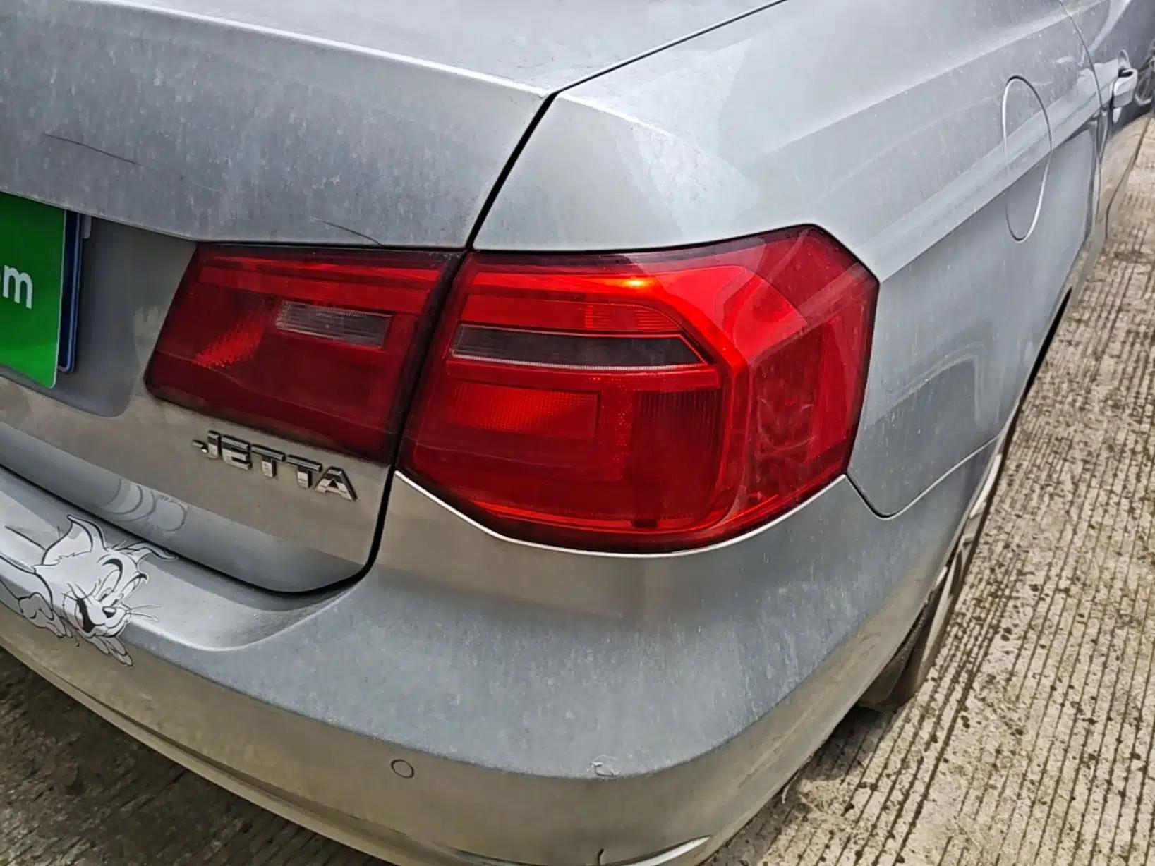 Volkswagen Jetta 2015 1.6L Manual Comfort Model — миниатюра 7
