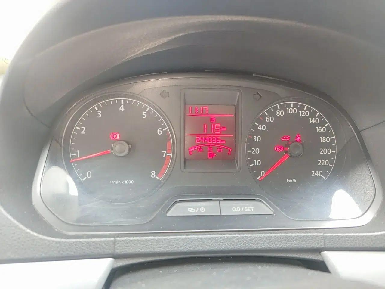 Volkswagen Jetta 2013 1.6L Manual Comfort Model — миниатюра 12