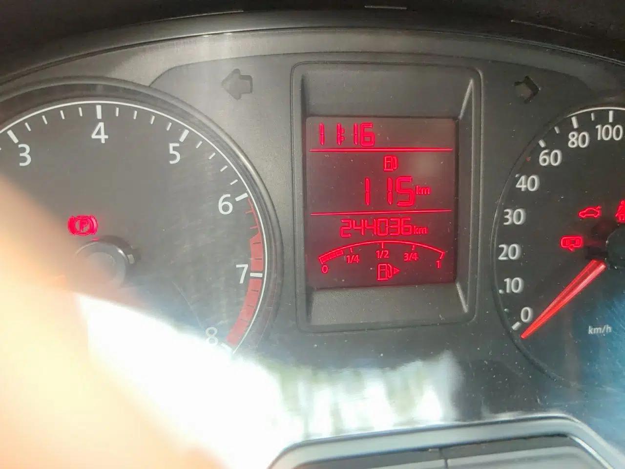 Volkswagen Jetta 2013 1.6L Manual Comfort Model — миниатюра 13