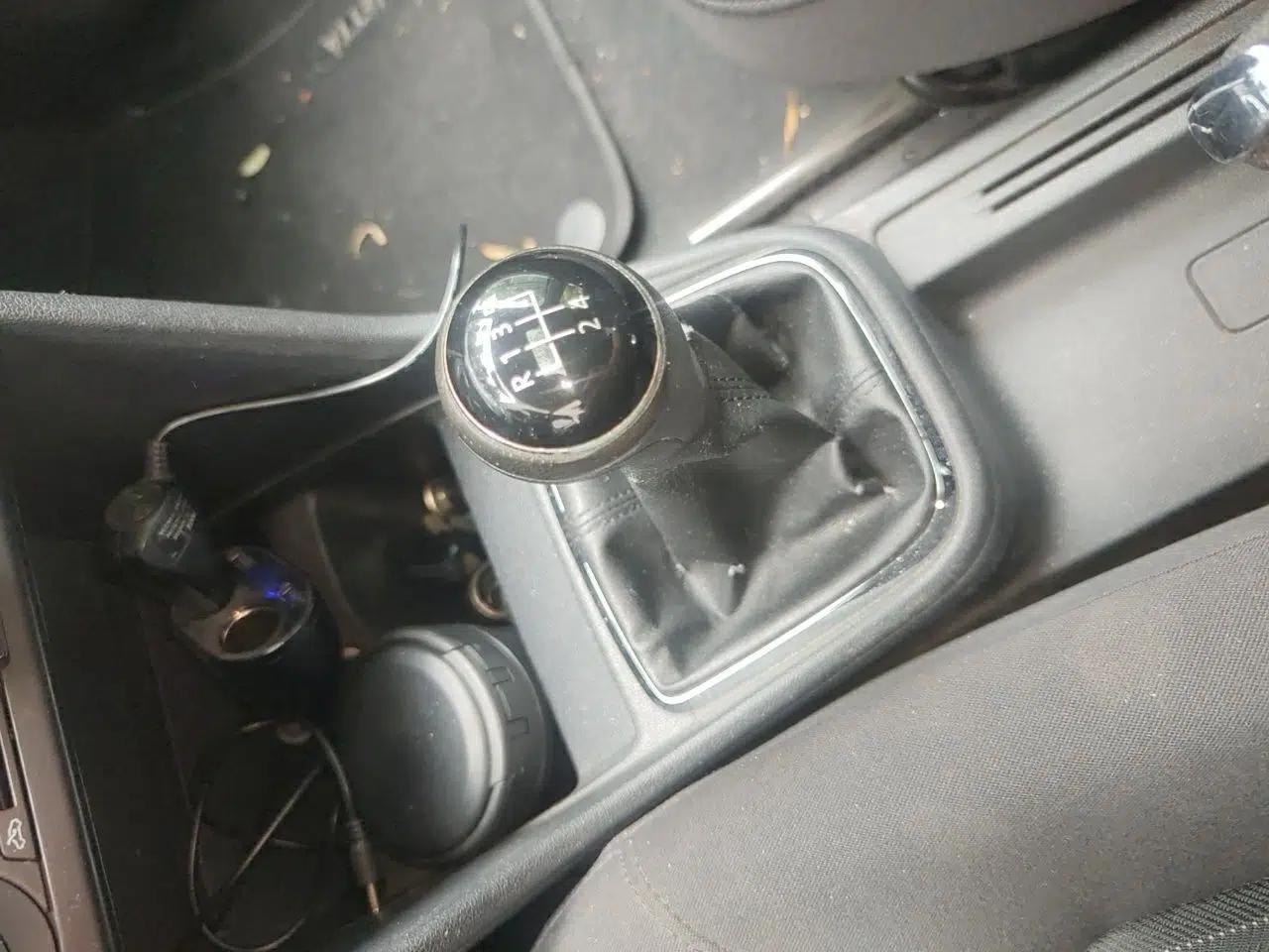 Volkswagen Jetta 2013 1.6L Manual Comfort Model — миниатюра 15