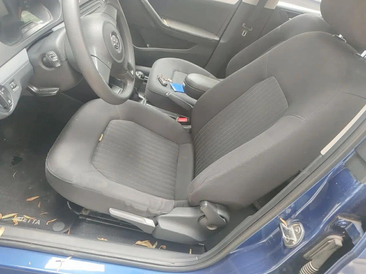 Volkswagen Jetta 2013 1.6L Manual Comfort Model — миниатюра 16