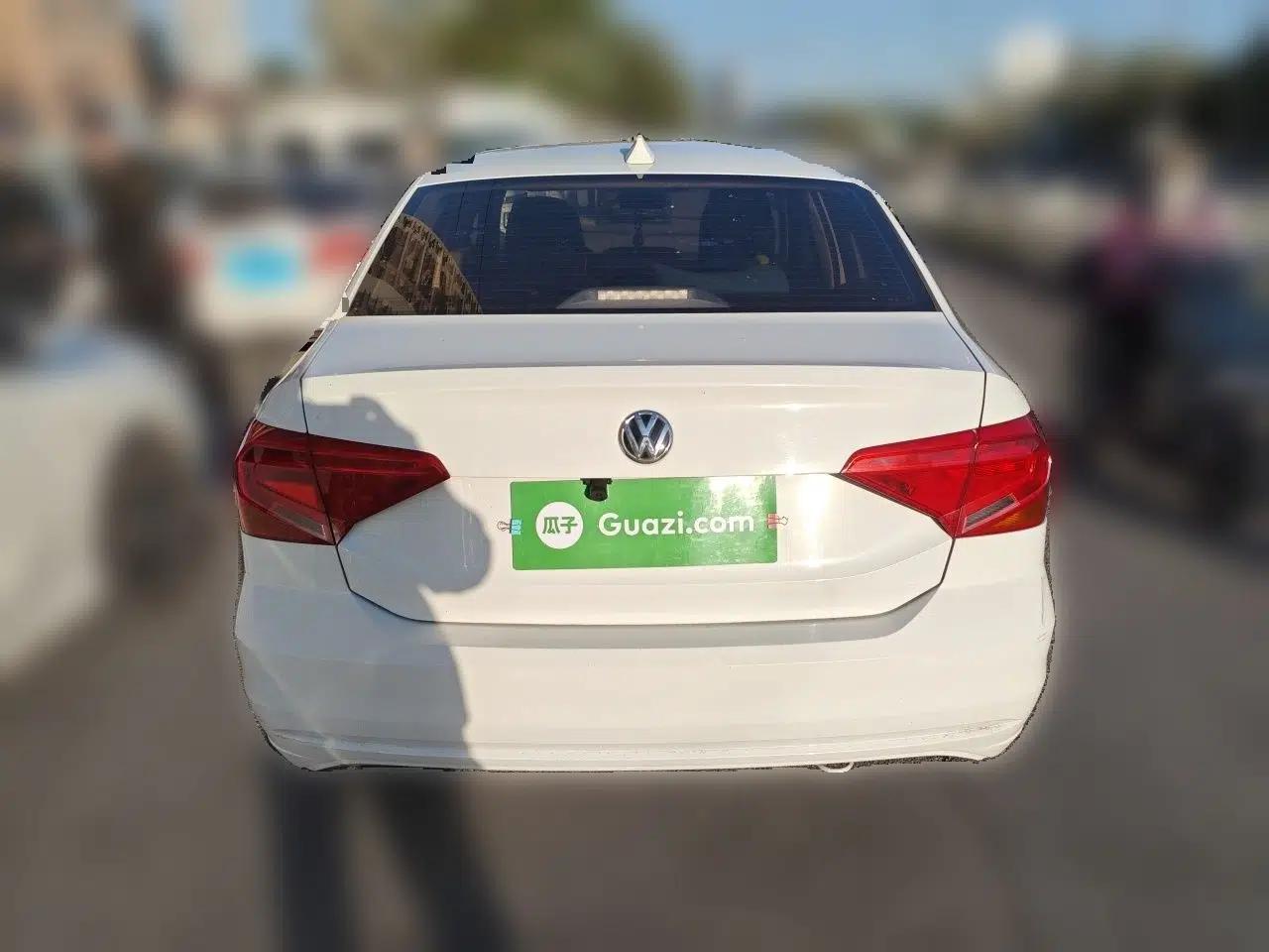 Volkswagen Jetta 2017 1.5L Manual Fashion Edition — миниатюра 5