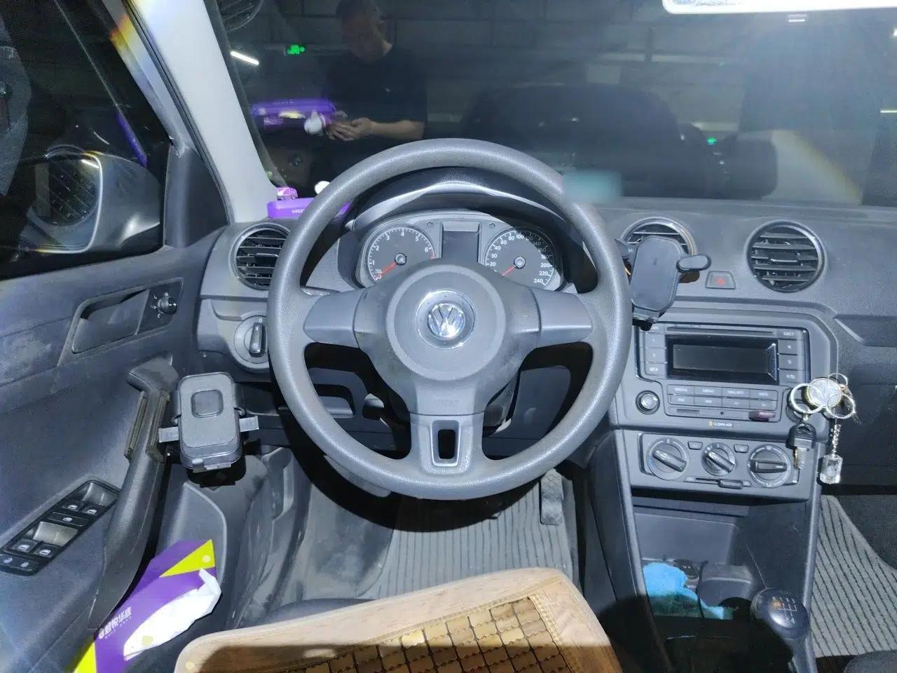 Volkswagen Jetta 2015 Value Edition 1.6L Manual Fashionable Style — миниатюра 11