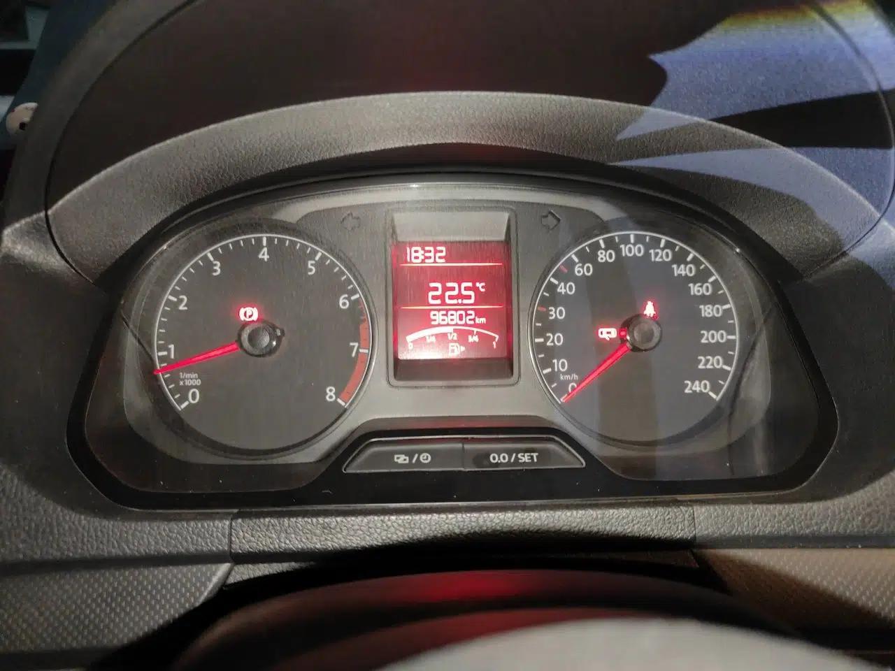 Volkswagen Jetta 2015 Value Edition 1.6L Manual Fashionable Style — миниатюра 12