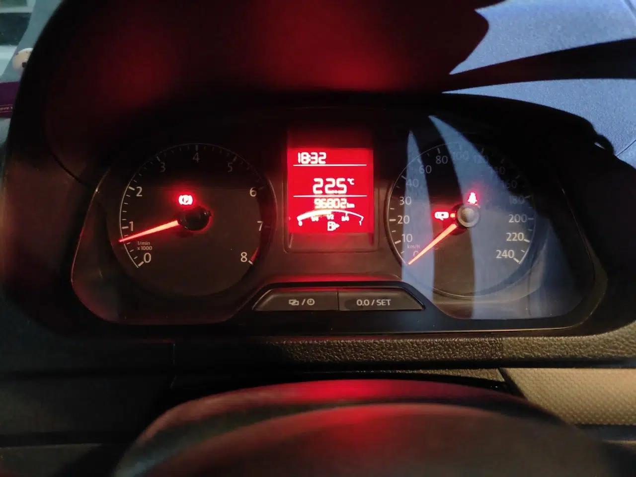 Volkswagen Jetta 2015 Value Edition 1.6L Manual Fashionable Style — миниатюра 13