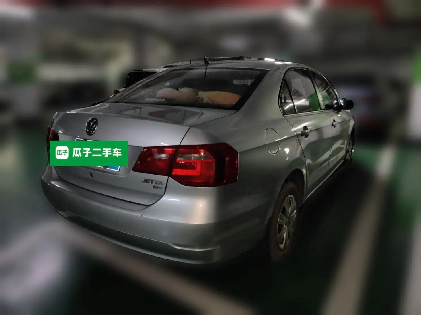 Volkswagen Jetta 2015 Value Edition 1.6L Manual Fashionable Style — миниатюра 6