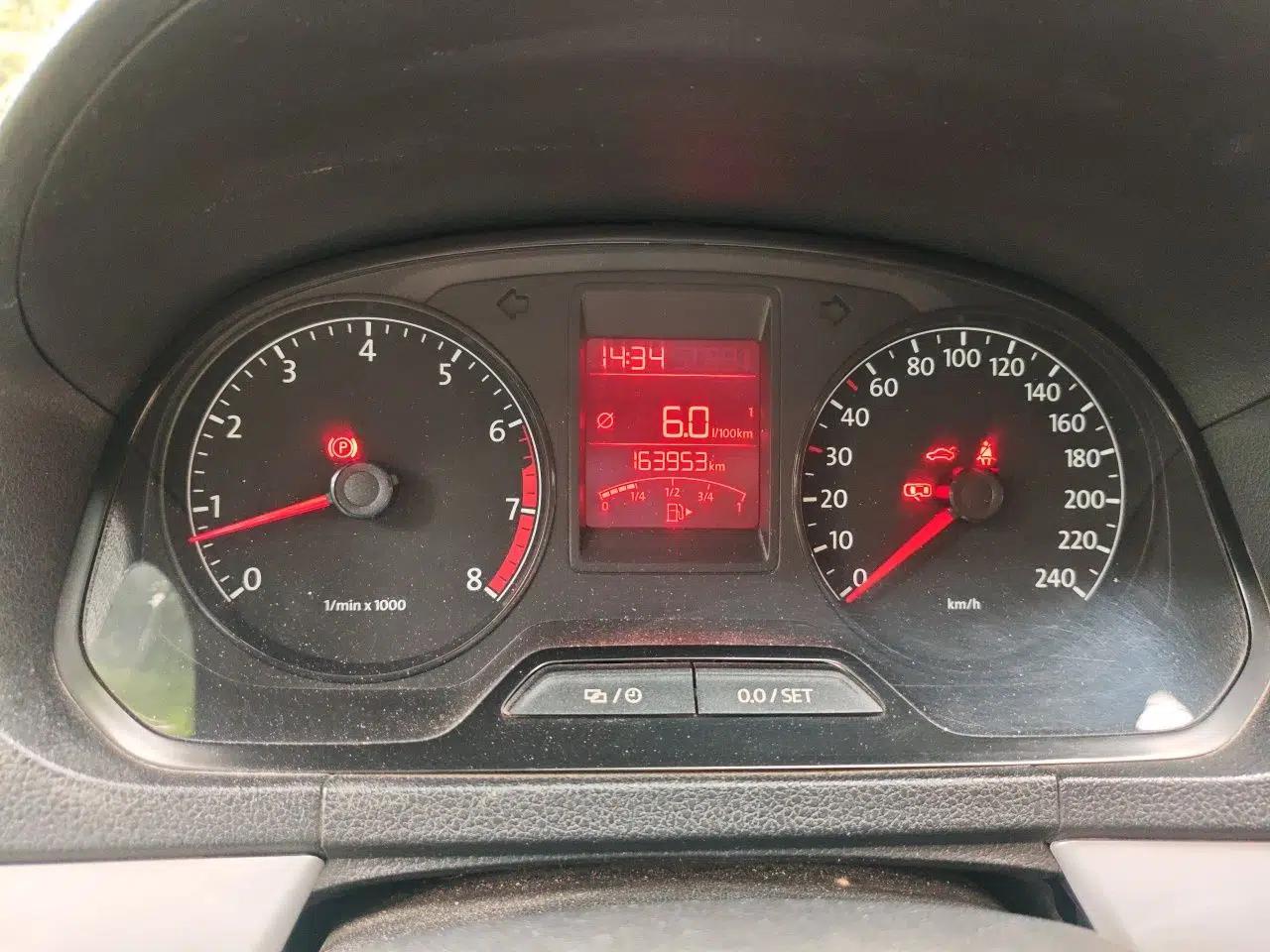 Volkswagen Jetta 2013 1.6L Manual Comfort Model — миниатюра 12