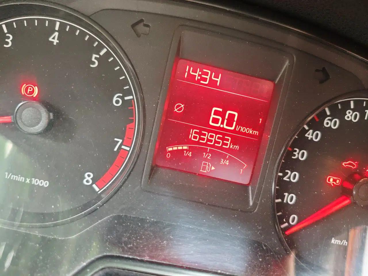 Volkswagen Jetta 2013 1.6L Manual Comfort Model — миниатюра 13