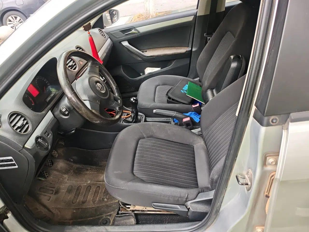 Volkswagen Jetta 2013 1.6L Manual Comfort Model — миниатюра 16