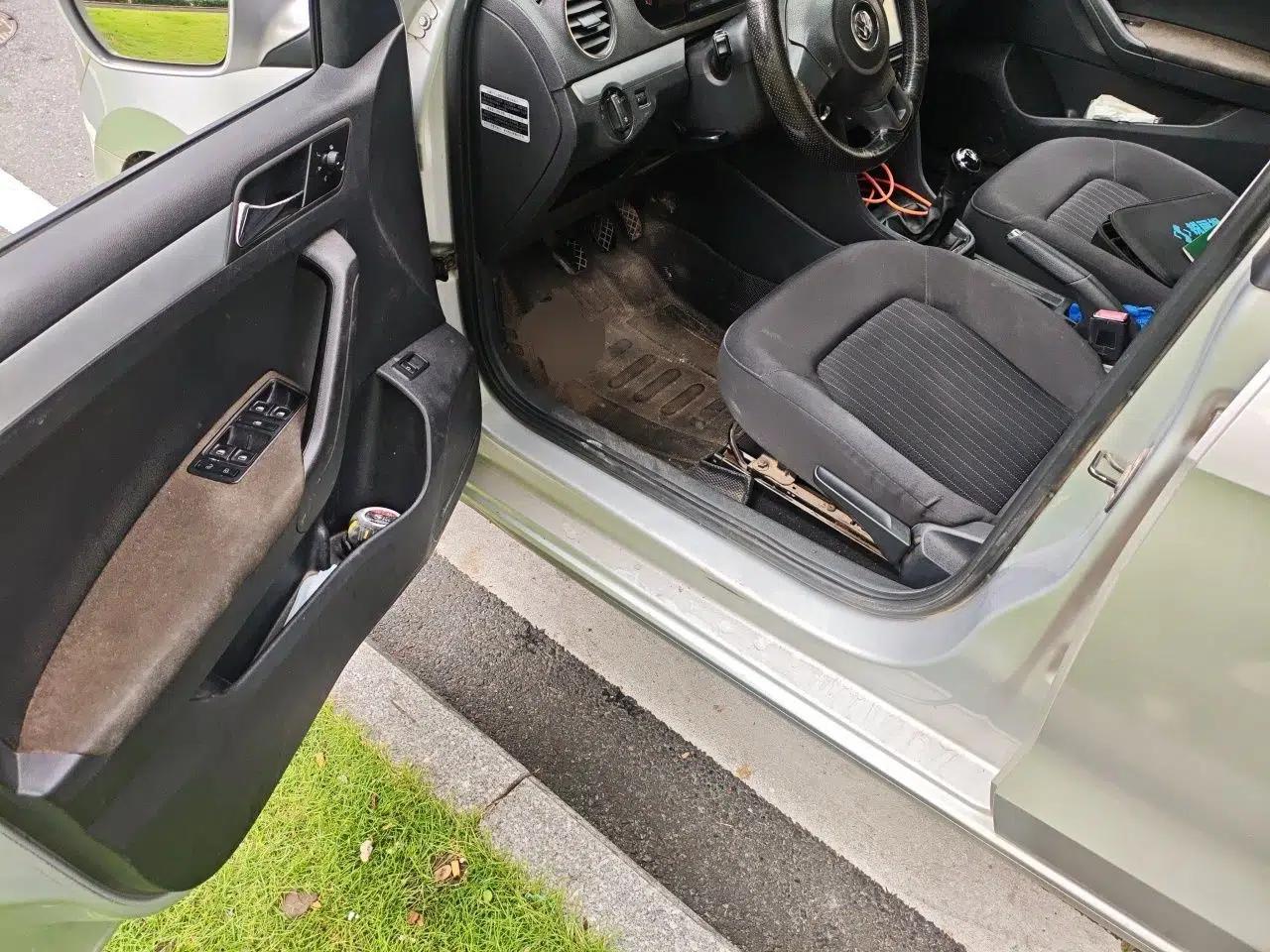 Volkswagen Jetta 2013 1.6L Manual Comfort Model — миниатюра 17