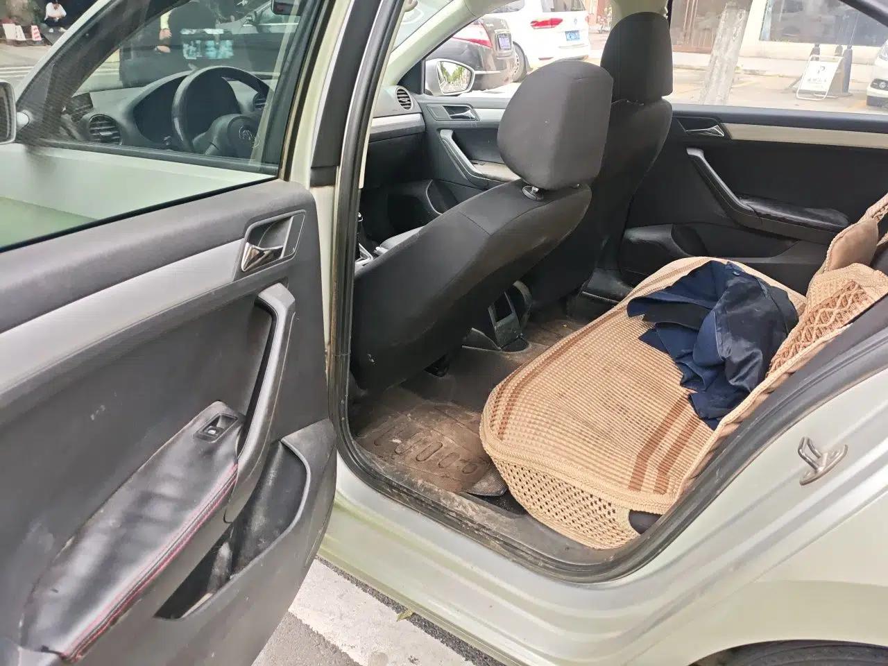 Volkswagen Jetta 2013 1.6L Manual Comfort Model — миниатюра 18