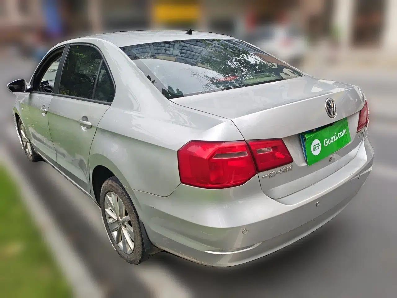 Volkswagen Jetta 2013 1.6L Manual Comfort Model — миниатюра 4